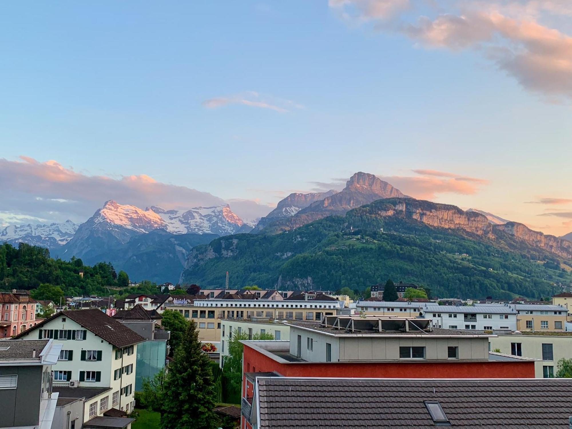 Luna O Mountainview O Pizzaoven Brunnen Exteriér fotografie